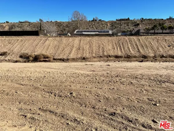 Hesperia, CA 92345,8093 ALSTON AVE