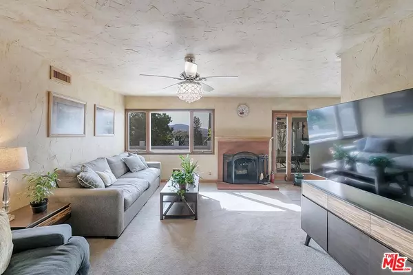 Santa Clarita, CA 91387,15354 RHODODENDRON DR