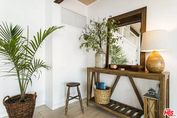 Calabasas, CA 91302,26094 MULHOLLAND HWY