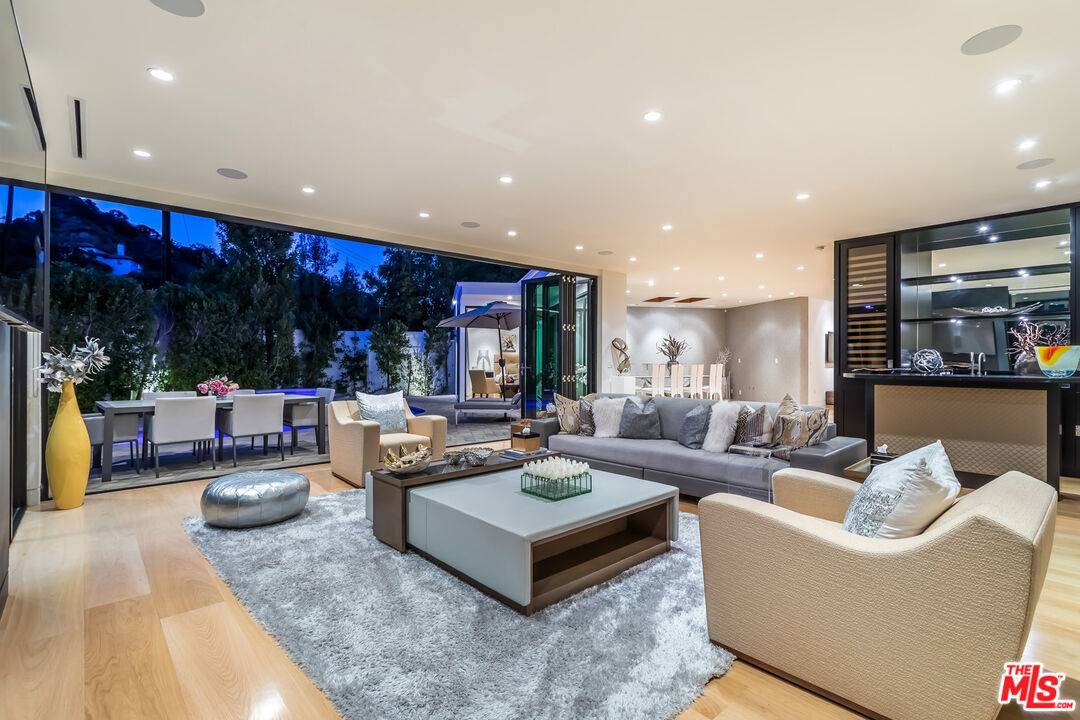 Beverly Hills, CA 90210,9565 CHEROKEE LN
