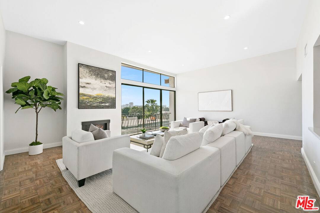 West Hollywood, CA 90048,8871 BURTON WAY #304