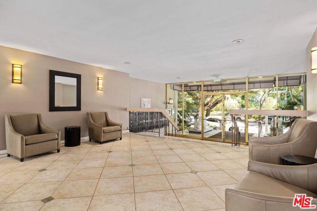 West Hollywood, CA 90069,949 N KINGS RD #316