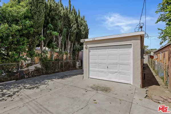 Compton, CA 90220,331 W POPLAR ST