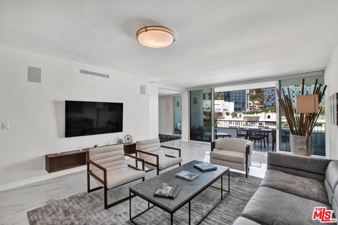 West Hollywood, CA 90069,1100 ALTA LOMA RD #1103