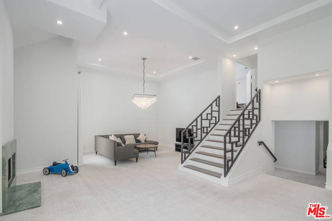 433 N DOHENY DR #PH302, Beverly Hills, CA 90210