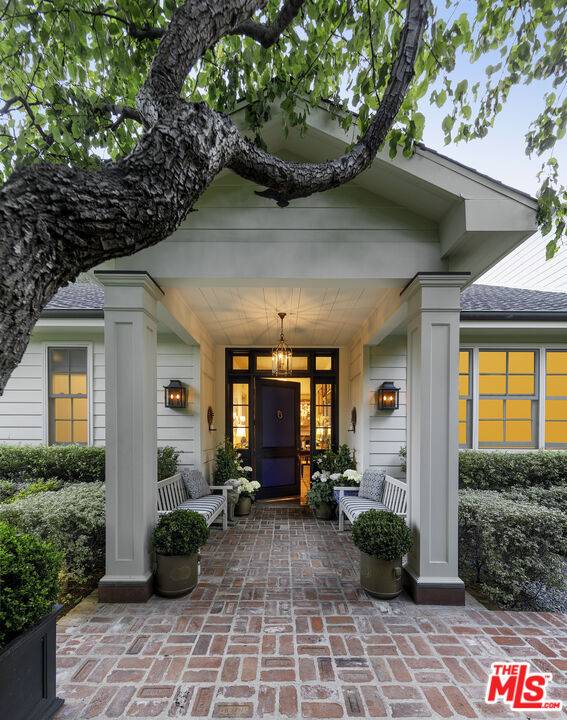 Pacific Palisades, CA 90272,1297 MARINETTE RD