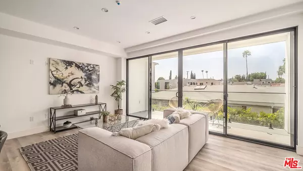 Los Angeles, CA 90034,8620 Olin ST #2