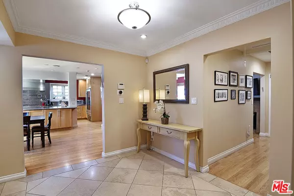 Los Angeles, CA 90035,9509 CRESTA DR