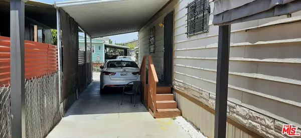 Compton, CA 90220,1911 W 156 St #5