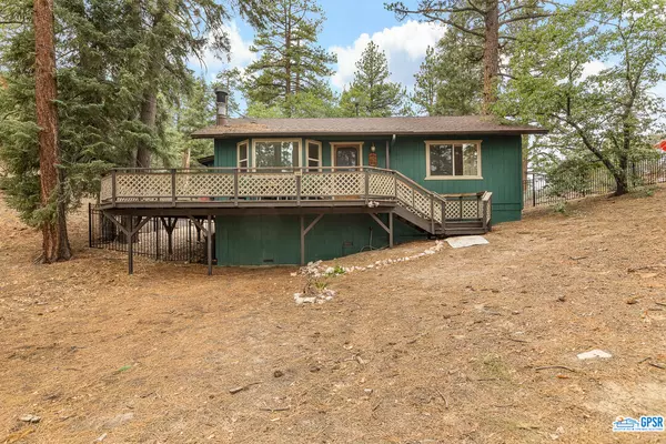 906 Andrew Ln, Big Bear Lake, CA 92315