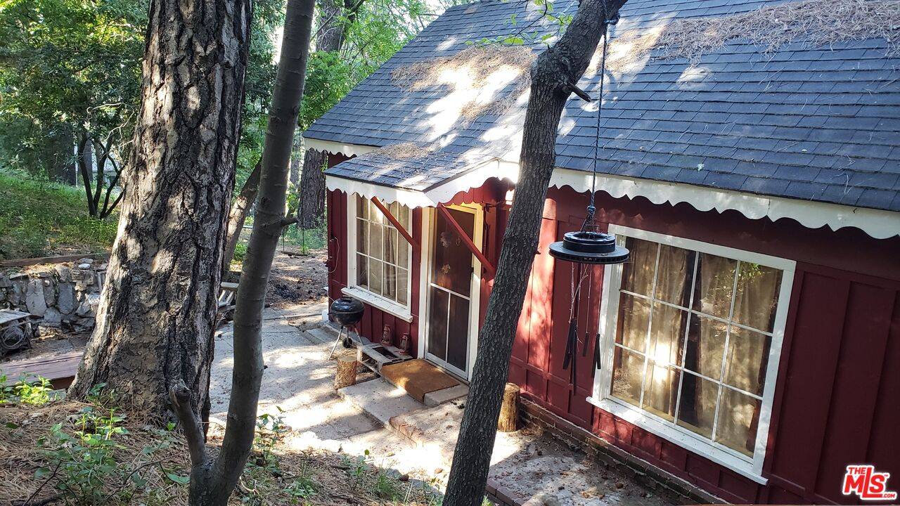 985 COULTER PINE RD, Crestline, CA 92325