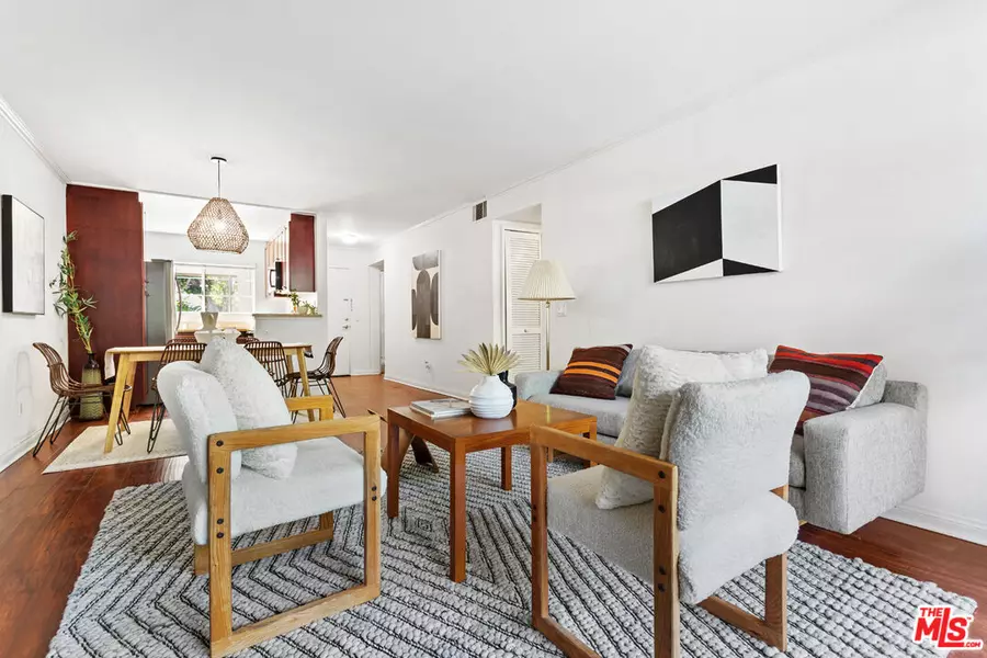 5530 Owensmouth Ave #101, Woodland Hills, CA 91367
