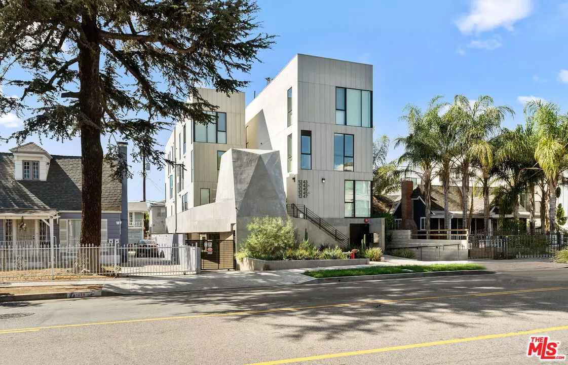 Los Angeles, CA 90038,1243 N Gower St