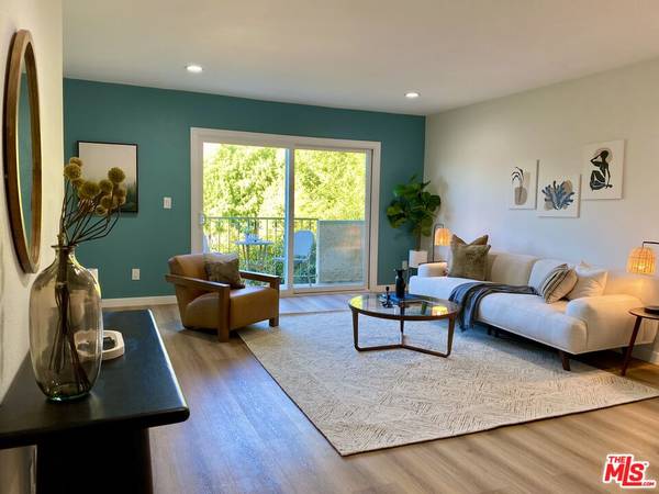 637 N West Knoll Dr #303, West Hollywood, CA 90069