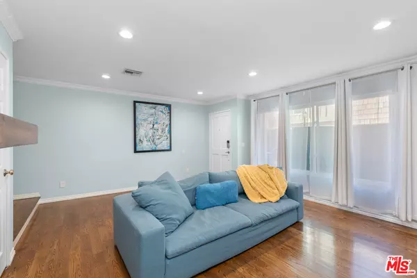 Tarzana, CA 91356,18631 Collins St #10