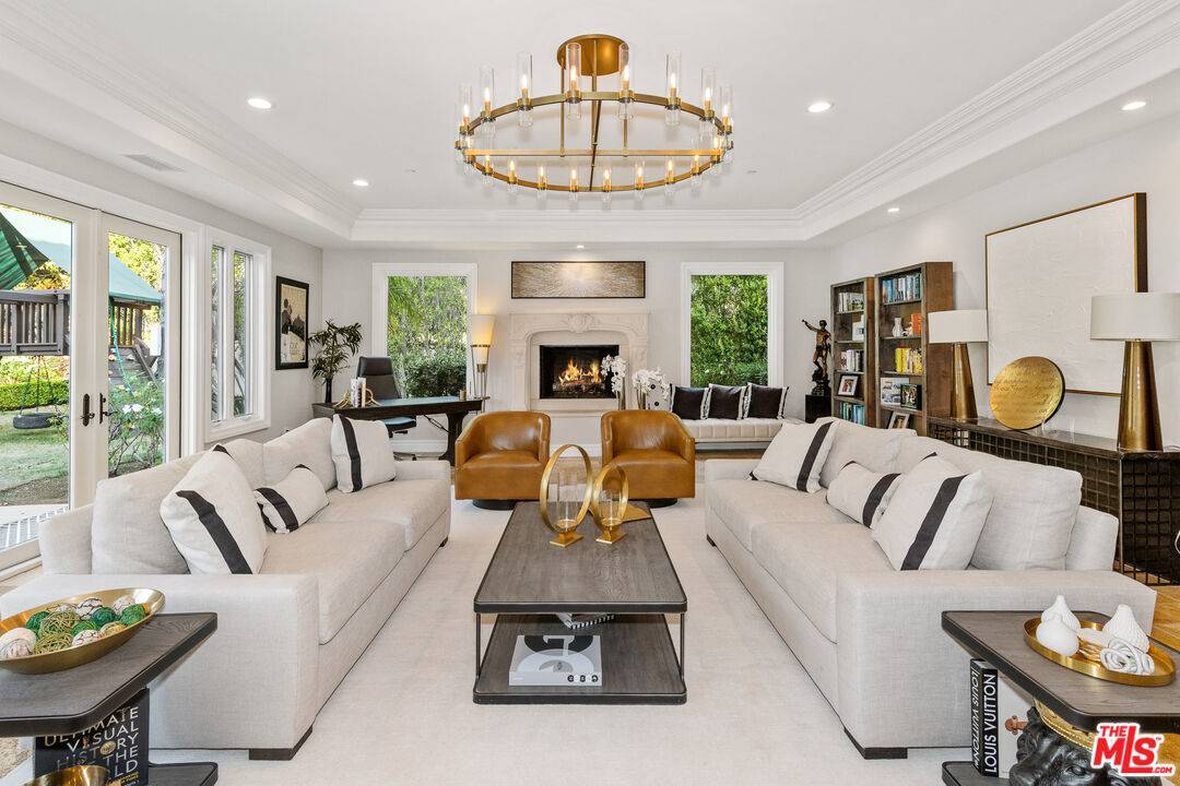 Calabasas, CA 91302,25043 Abercrombie Ln