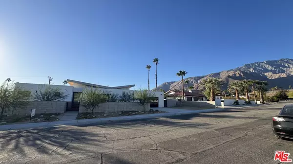 Palm Springs, CA 92262,527 W Santa Catalina Rd