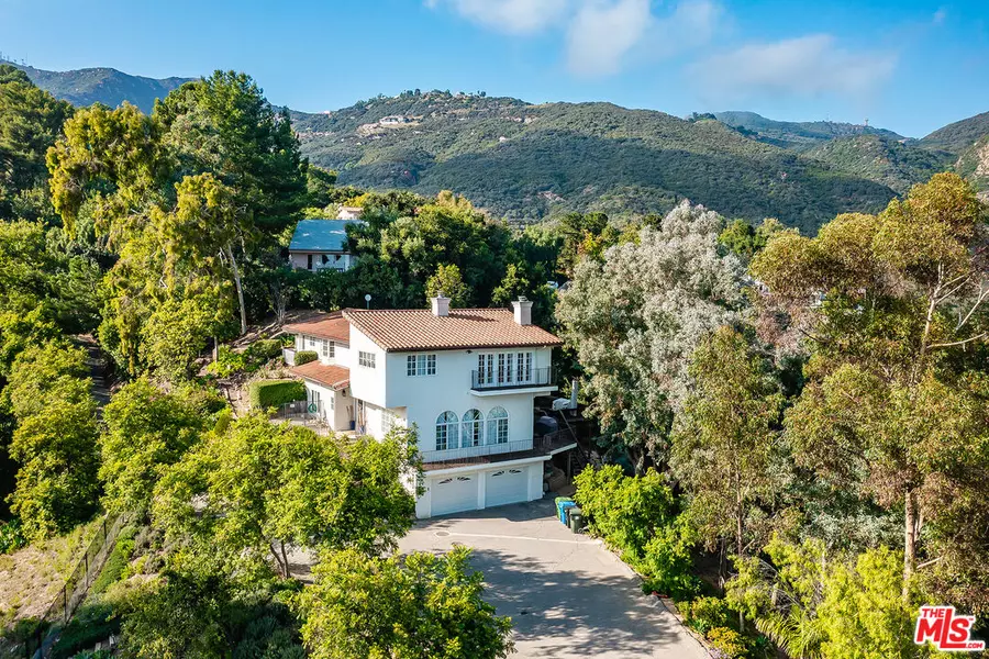 2382 Live Oak Meadows Rd, Malibu, CA 90265