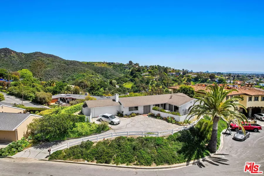 1060 Palisair Pl, Pacific Palisades, CA 90272