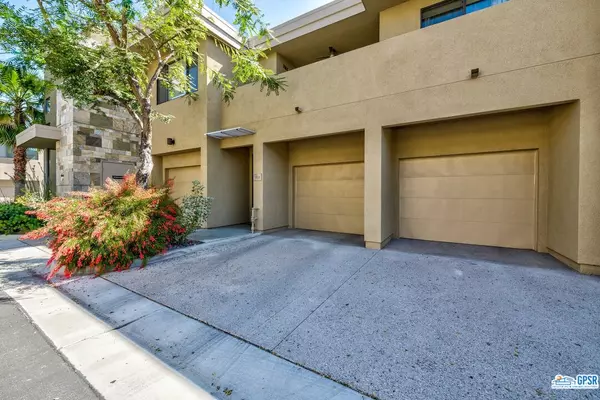 870 E Palm Canyon Drive #204, Palm Springs, CA 92264