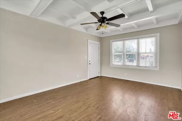 Compton, CA 90220,1221 W 152nd St