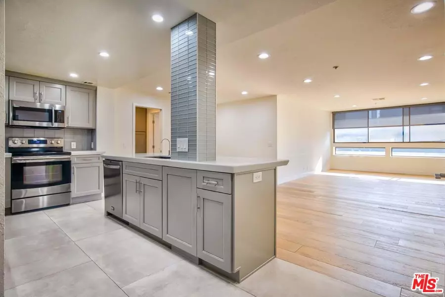 880 W 1st St #611, Los Angeles, CA 90012