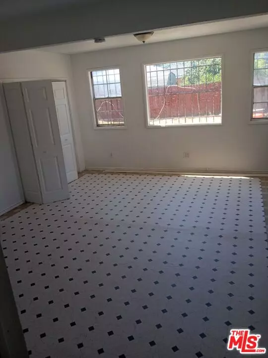 Compton, CA 90221,16411 S Thorson Ave