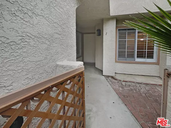 Laguna Hills, CA 92656,26572 Las Palmas #1