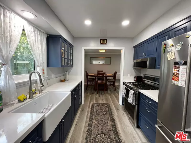 320 W California Blvd #D, Pasadena, CA 91105