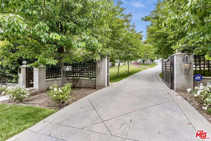 1055 La Loma Rd, Pasadena, CA 91105