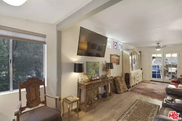 Agoura, CA 91301,30478 Mulholland Hwy