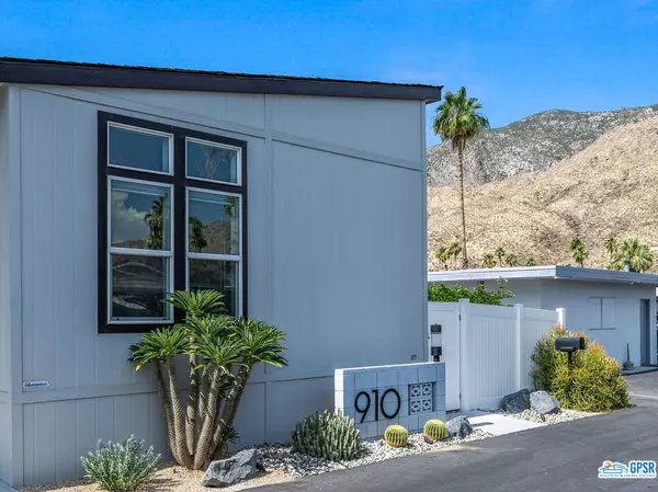 910 Oahu Ln, Palm Springs, CA 92264