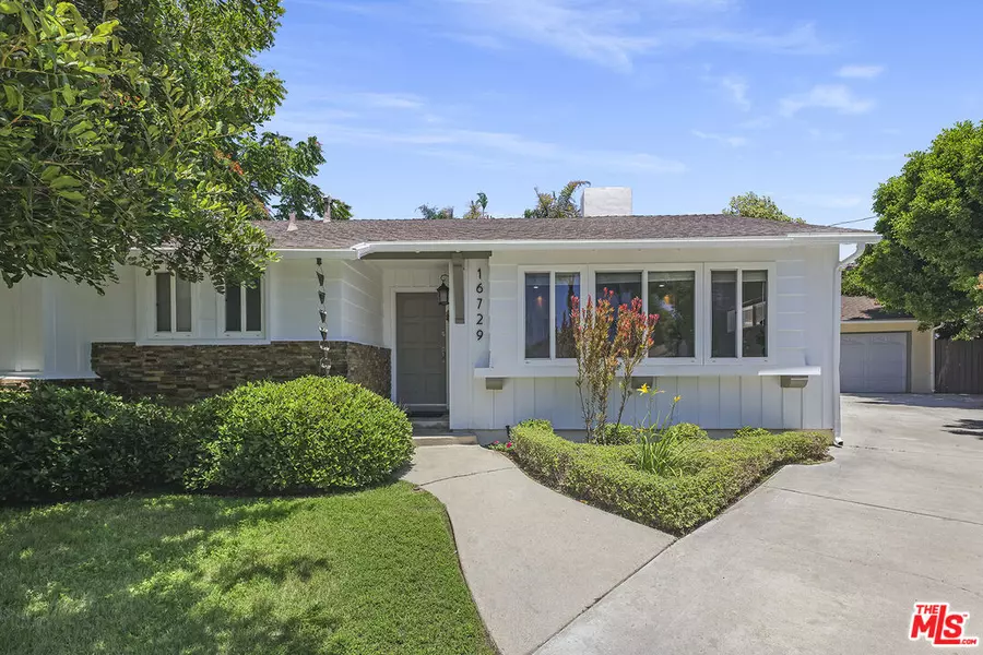 16729 Archwood St, Lake Balboa, CA 91406