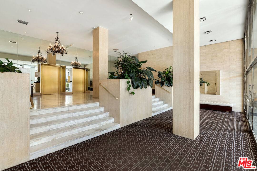 West Hollywood, CA 90069,999 N Doheny Dr #101