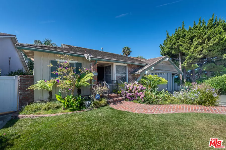 12552 Cumpston St, Valley Village, CA 91607