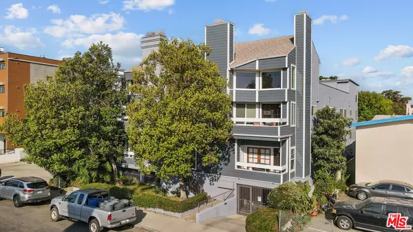 Los Angeles, CA 90066,11818 Courtleigh Dr #203