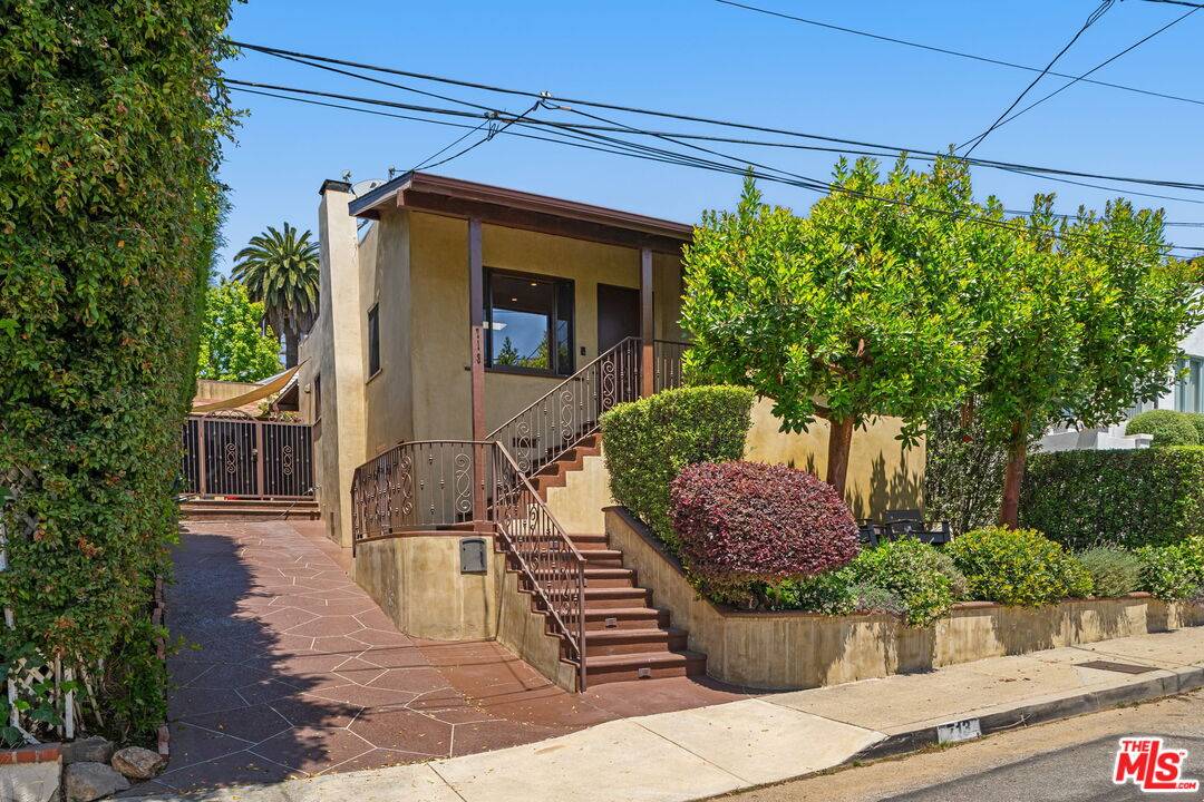 713 Hampden Pl, Pacific Palisades, CA 90272