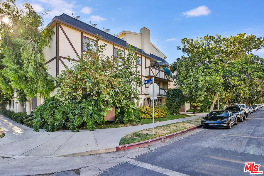 7005 Jordan Ave #109, Canoga Park, CA 91303