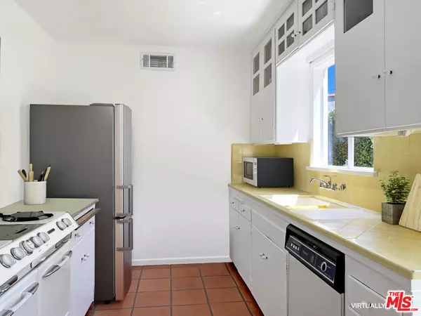 Los Angeles, CA 90034,3028 Castle Heights Ave