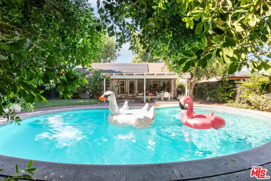 13956 Hartland St, Van Nuys, CA 91405