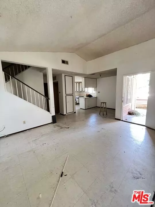 Santa Ana, CA 92703,309 N Raitt St #4