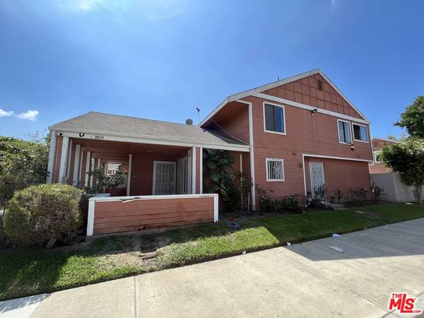 309 N Raitt St #4, Santa Ana, CA 92703