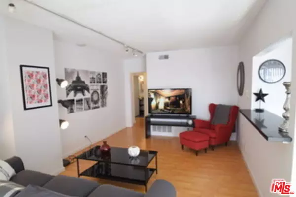 Los Angeles, CA 90068,1940 Carmen Ave #PENTHOUSE