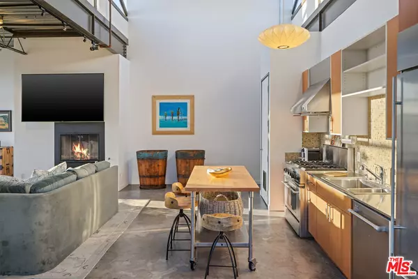 Santa Monica, CA 90404,1534 17th St #205