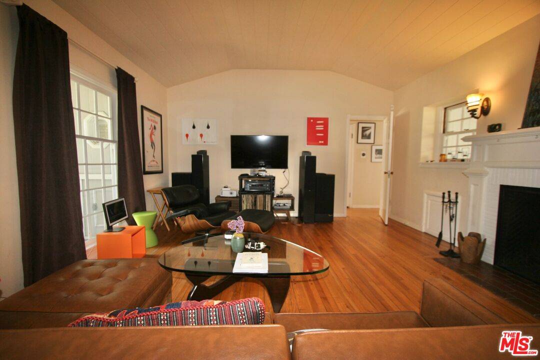 Los Angeles, CA 90025,10317 Lauriston Ave