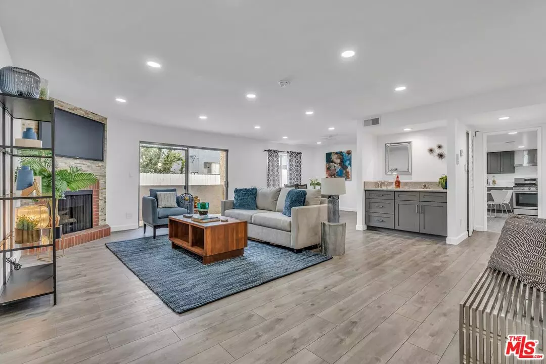 Panorama City, CA 91402,8801 Cedros Ave #7