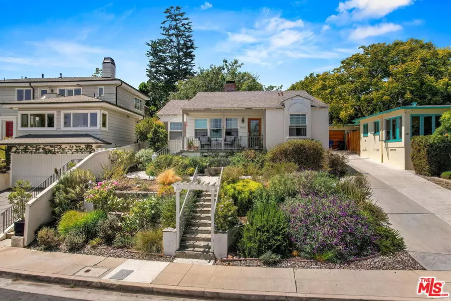 851 Castac Pl, Pacific Palisades, CA 90272