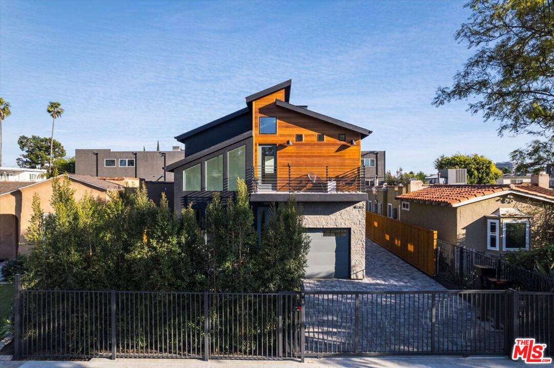 2808 S Holt Ave, Los Angeles, CA 90034