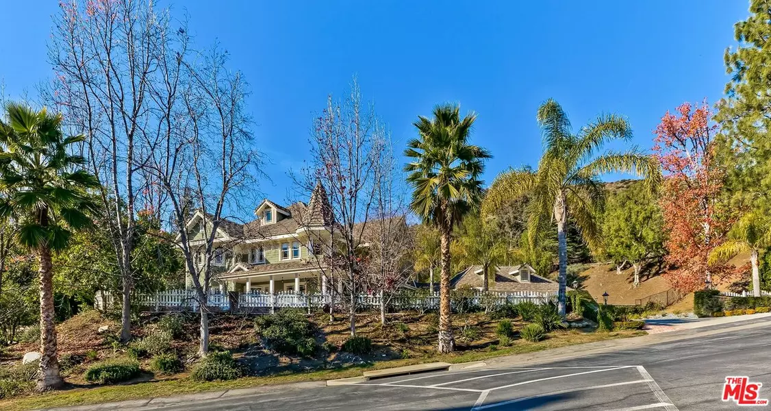 3827 Castle View Dr, Agoura Hills, CA 91301