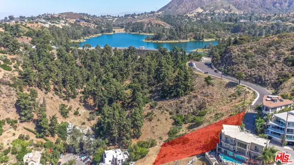 Los Angeles, CA 90068,6448 Weidlake Dr